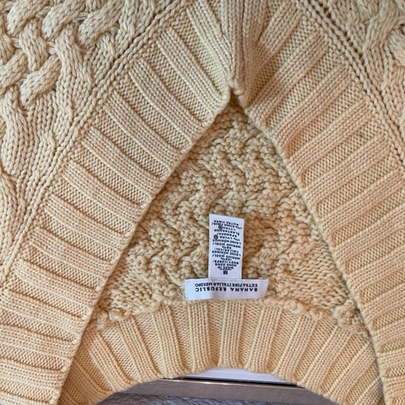 NWOT  BANANA REPUBLIC EXTRA FINE ITALIAN MERINO WOOL V-NECK SWEATER - Picture 8 of 12